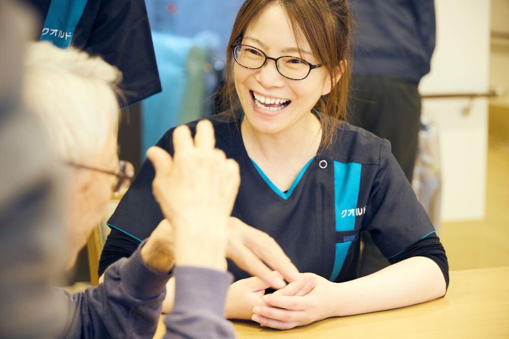 【正社員】沖野｜住宅型有料老人ホーム介護職／年間休日123日で自分時間も充実！身体負担少なめ◎ブランク・社会復帰も安心